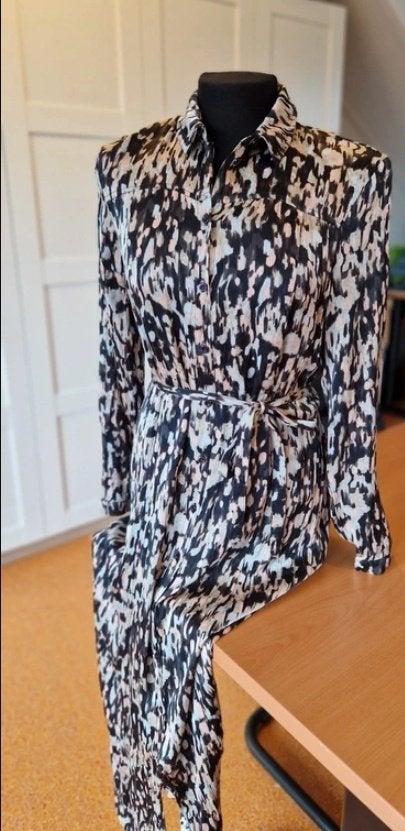 &Co Woman | maat S | doorknoop blousejurk, mooie warme print, Bruin, &Co Woman, Ophalen of Verzenden, Zo goed als nieuw