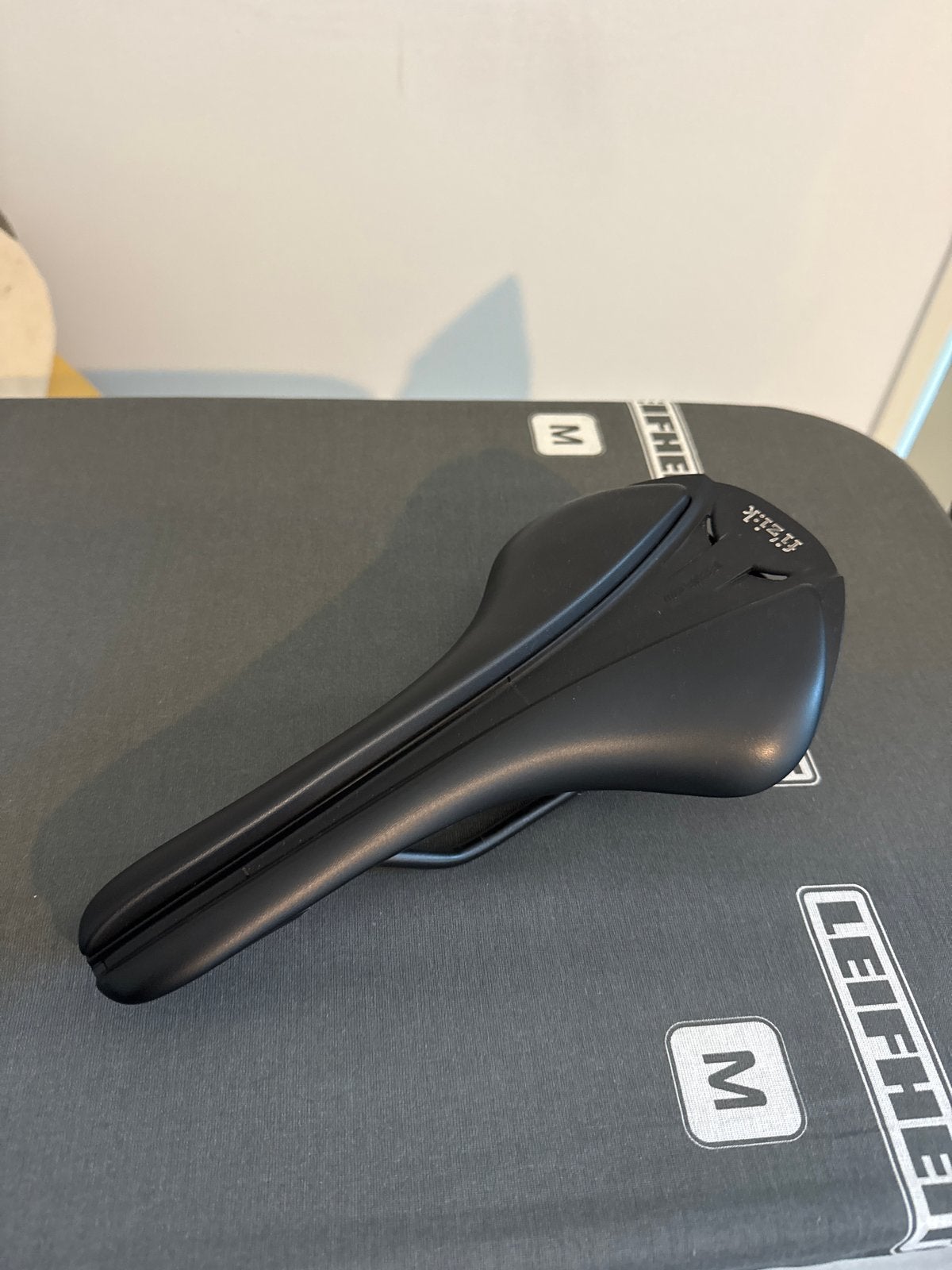 Fizik Antares R5 Versus Evo Zadel, Ophalen, Kunststof, Zo goed als nieuw, Zadel