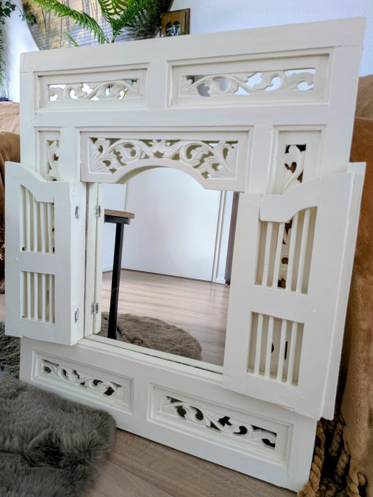 Mooie zware houten spiegel met luiken

70 cm breed 
80 cm ho, Huis en Inrichting, Ophalen, Rechthoekig