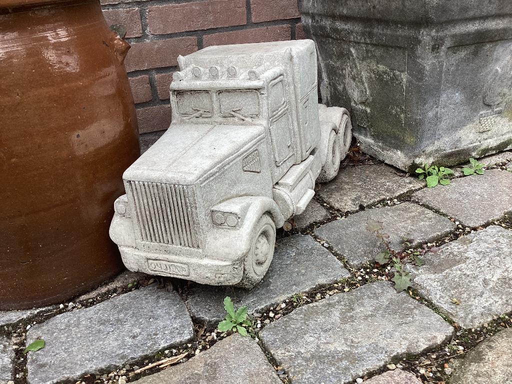 Betonnen vrachtauto (trekker), Ophalen, Zo goed als nieuw, Beton, Overige typen