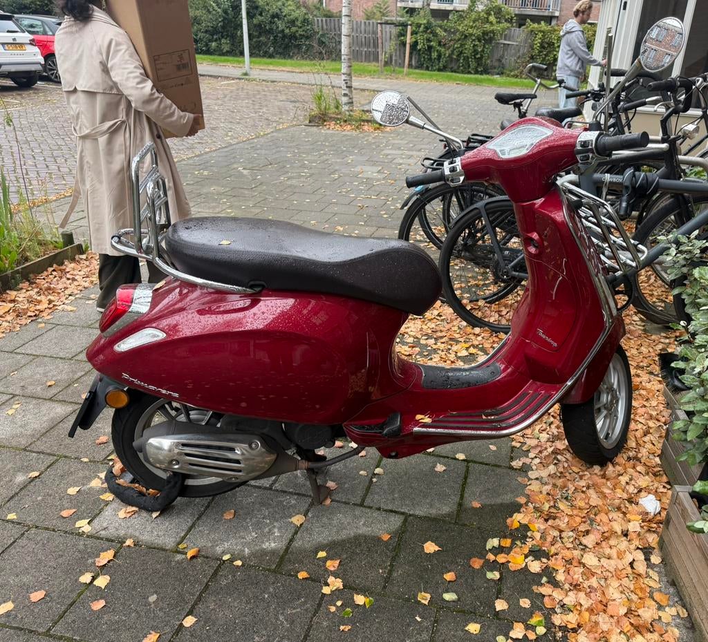 Vespa primavera 2020, 1e eigenaar (km stand ~5000 km), Ophalen of Verzenden, Zo goed als nieuw, Benzine, Vespa