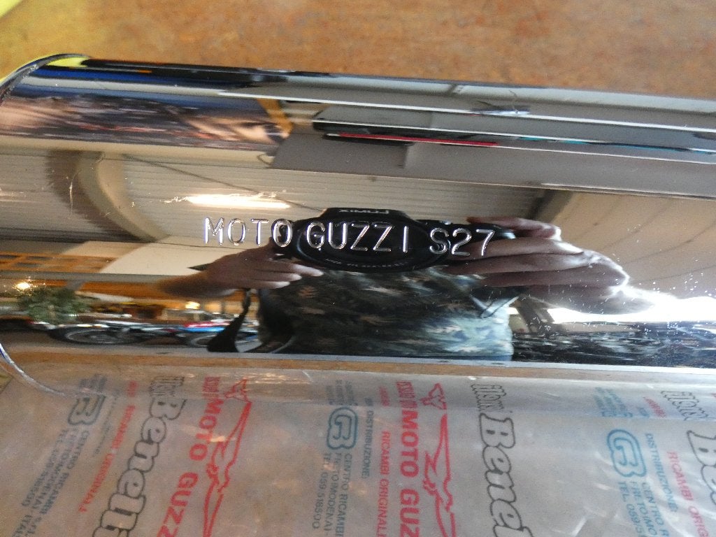 Nieuwe originele Moto Guzzi V65C  uitlaat rechts., Ophalen of Verzenden, Nieuw