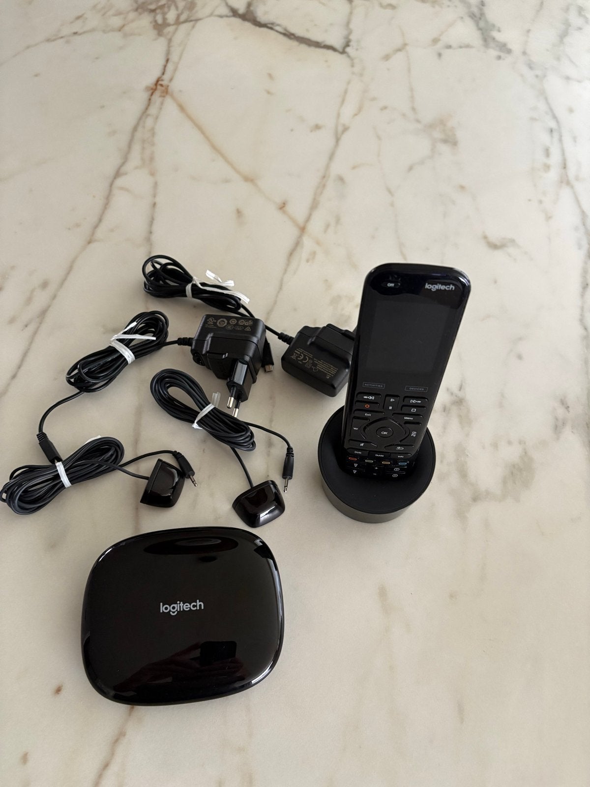 Logitech Harmony Elite Afstandsbediening met Hub, Ophalen of Verzenden, Zo goed als nieuw, Origineel, Dvd