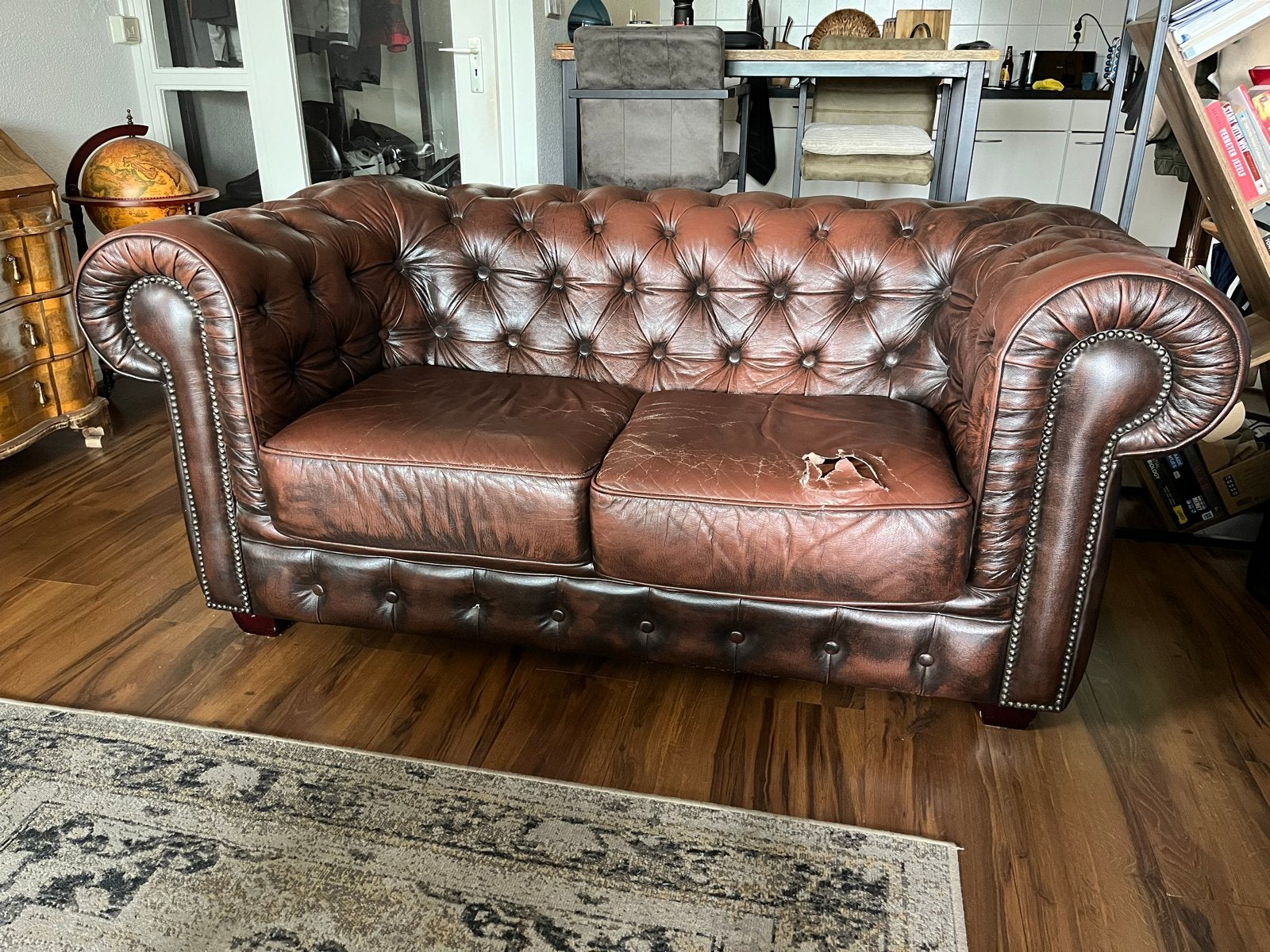 Chesterfield bank bruin leer - 2-zits, Ophalen, Gebruikt, 150 tot 200 cm, Tweepersoons