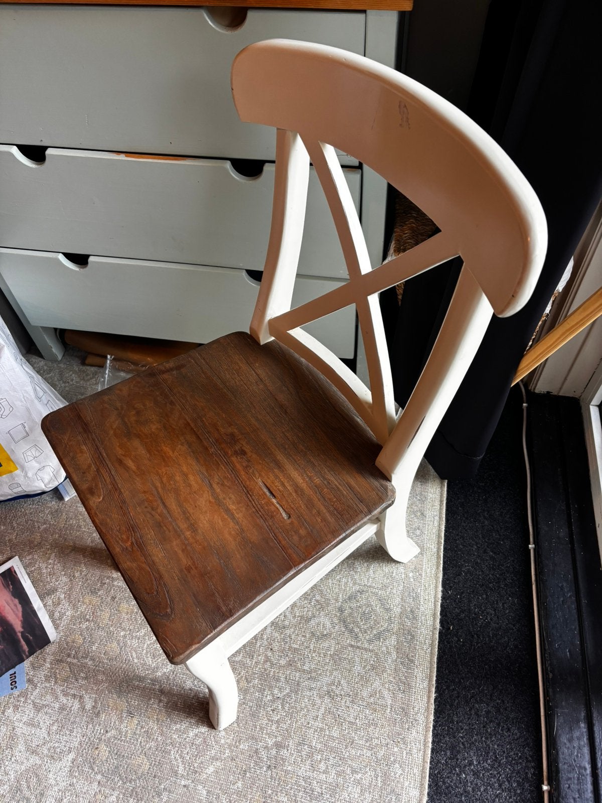 Witte ikea stoel, Ophalen