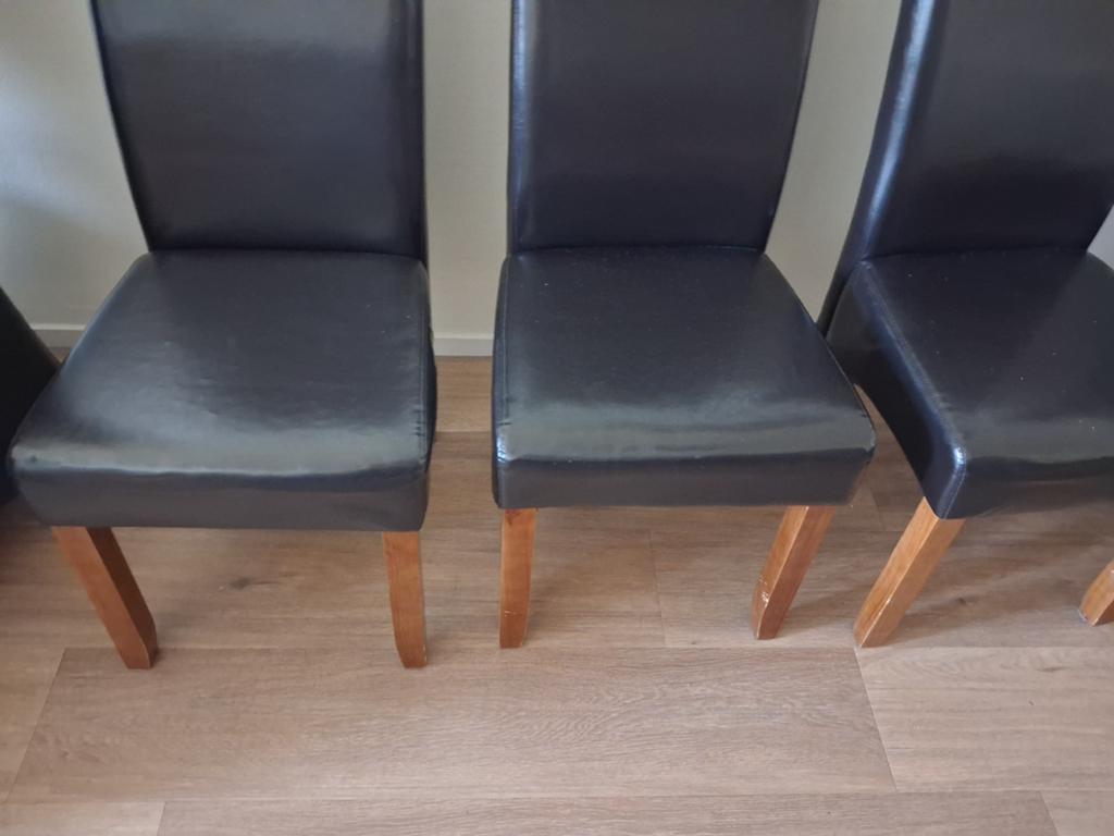 Gratis 4 zwarte eetkamerstoelen in prima conditie, Ophalen