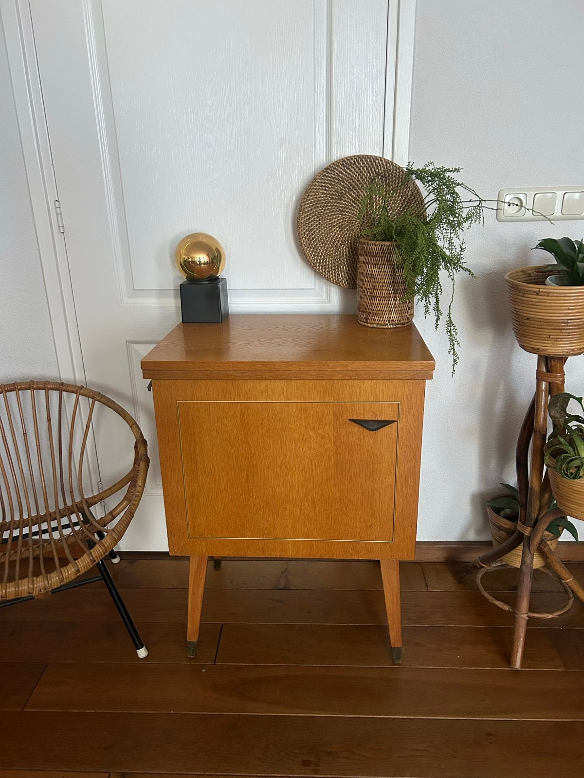 Vintage Dressoir Kastje Badkamermeubel met Schuine Pootjes, Ophalen