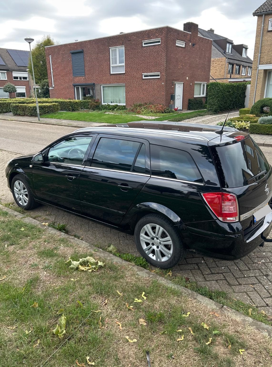 Opel Astra 1.6 16V 85KW St.wgn. 2010 Zwart, Auto's, Voorwielaandrijving, 15 km/l, Zwart, Zwart