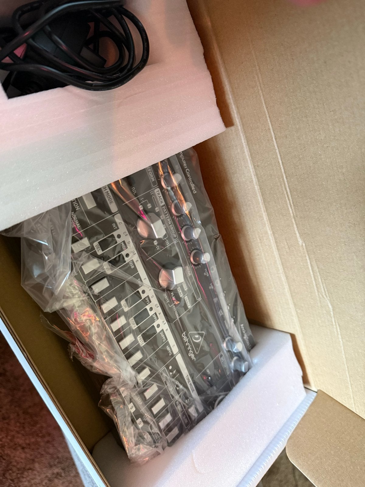 Behringer TD-3-BK Analoge Bass Line Synthesizer, Muziek en Instrumenten, Overige merken, Zo goed als nieuw, Met midi-aansluiting