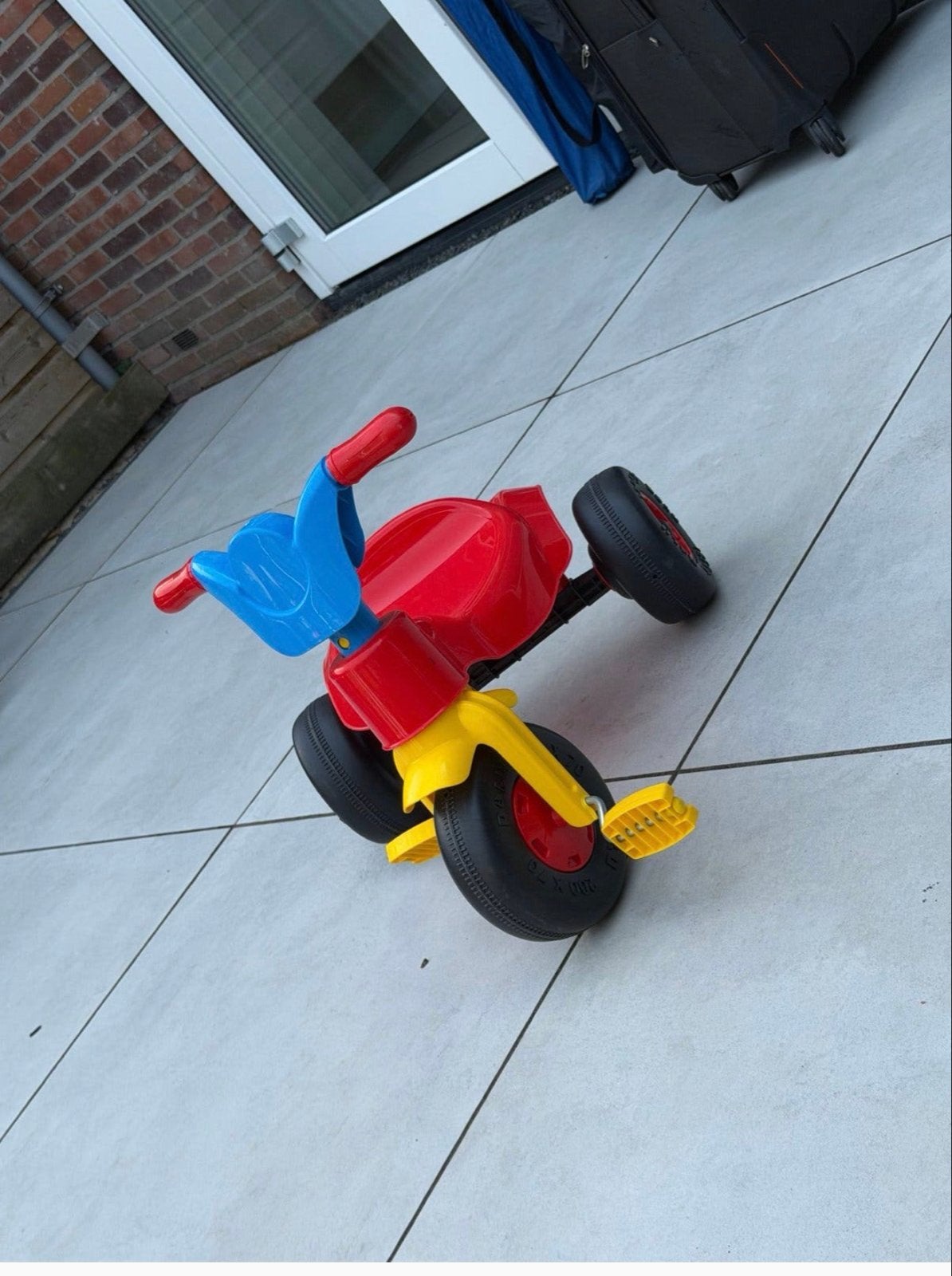 Stevige driewieler voor kinderen - Rood, geel en blauw, Ophalen, Zo goed als nieuw