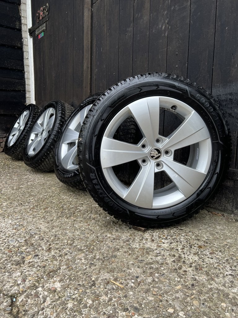 5x112 originele Skoda superb velgen 17” helios Caddy golf, Auto-onderdelen, Banden en Velgen, 215 mm, Banden en Velgen, Niet ingevuld