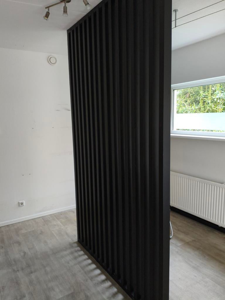 Moderne zwarte roomdivider / scheidingswand, Huis en Inrichting, Woonaccessoires | Kamerschermen, Ophalen, Zo goed als nieuw