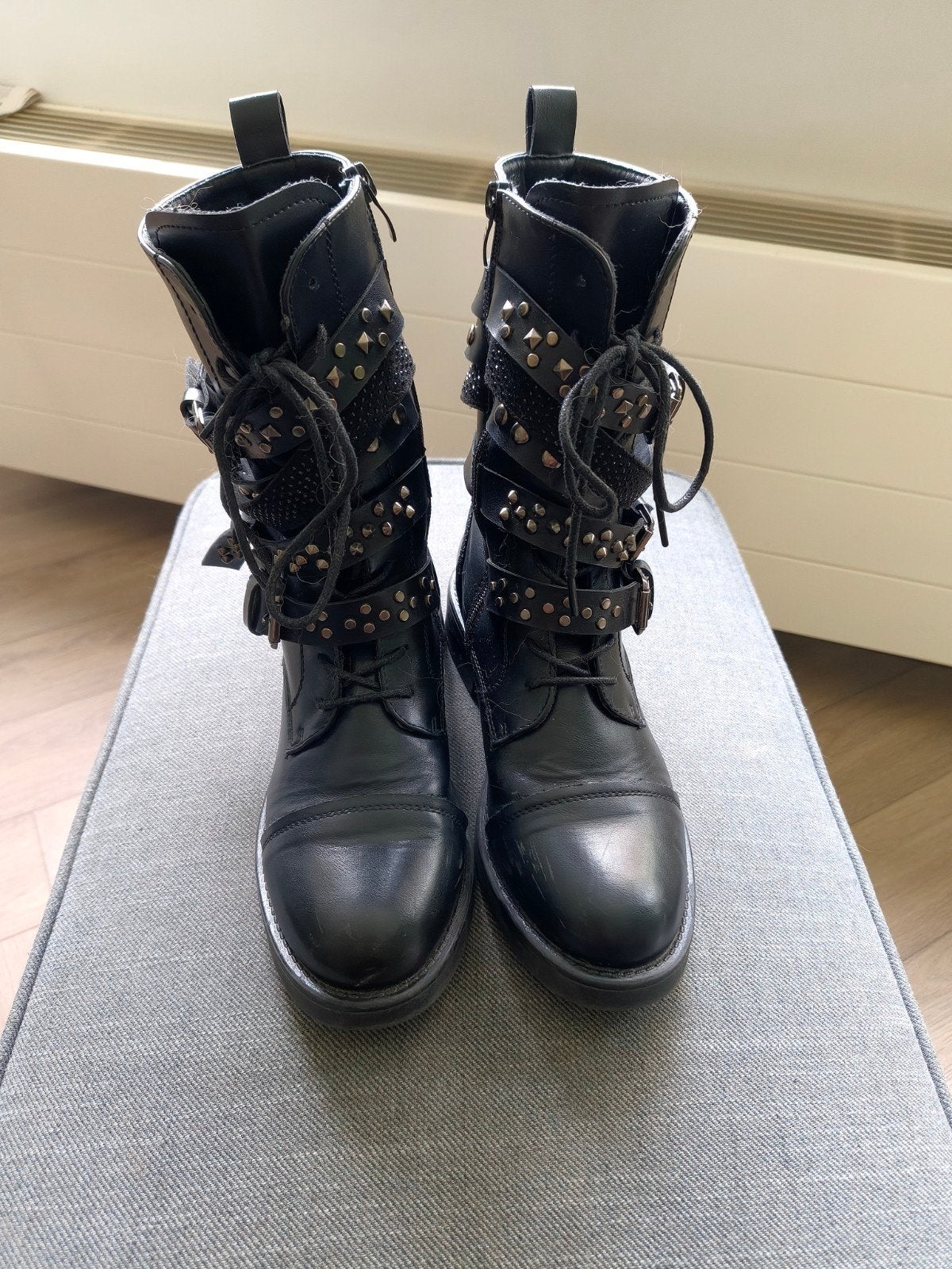 Zwarte laarzen met gespen en studs - Maat 38, Ophalen of Verzenden, Gedragen, Zwart, Lage of Enkellaarzen