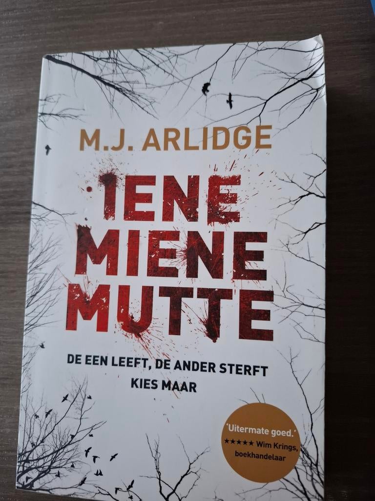 Iene Miene Mutte - M.J. Arlidge (Thriller), Ophalen of Verzenden, Zo goed als nieuw, M.J. Arlidge, Europa overig