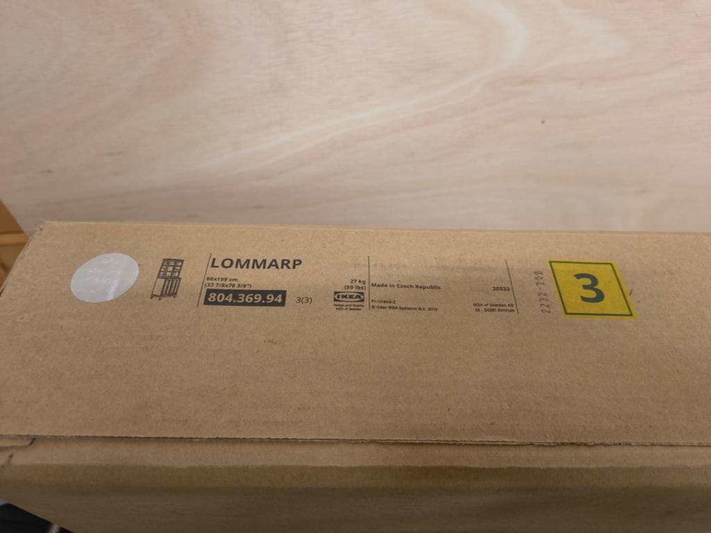 Bovenkant Lommarp vitrinekast beige met 3 planken (IKEA), Huis en Inrichting, Kasten | Vitrinekasten, Ophalen, Nieuw, 50 tot 100 cm