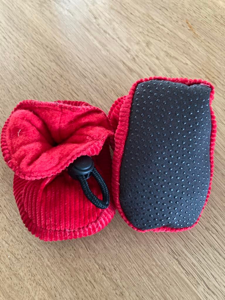 Nieuwe rode corduroy babyslofjes van Melton maat 16/17, Kinderen en Baby's, Babykleding | Schoentjes en Sokjes, Schoentjes, Jongetje of Meisje