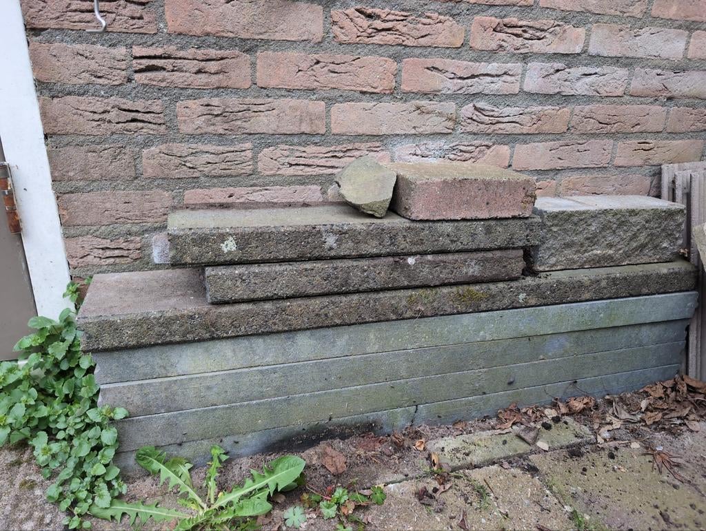 Gratis Stootranden en tegels, Tuin en Terras, Ophalen