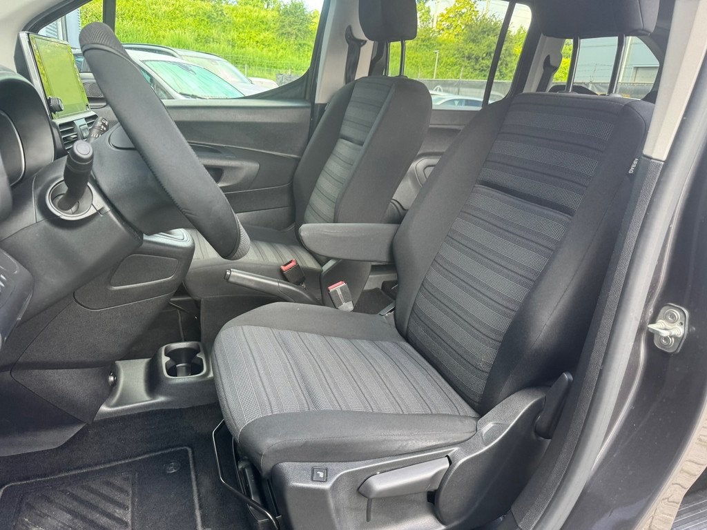 Opel Combo Tour 1.2 Turbo L2H1 Edition 7-ZITS|CRUISE|APPLECA, Voorwielaandrijving, Stof, 7 stoelen, Bedrijf