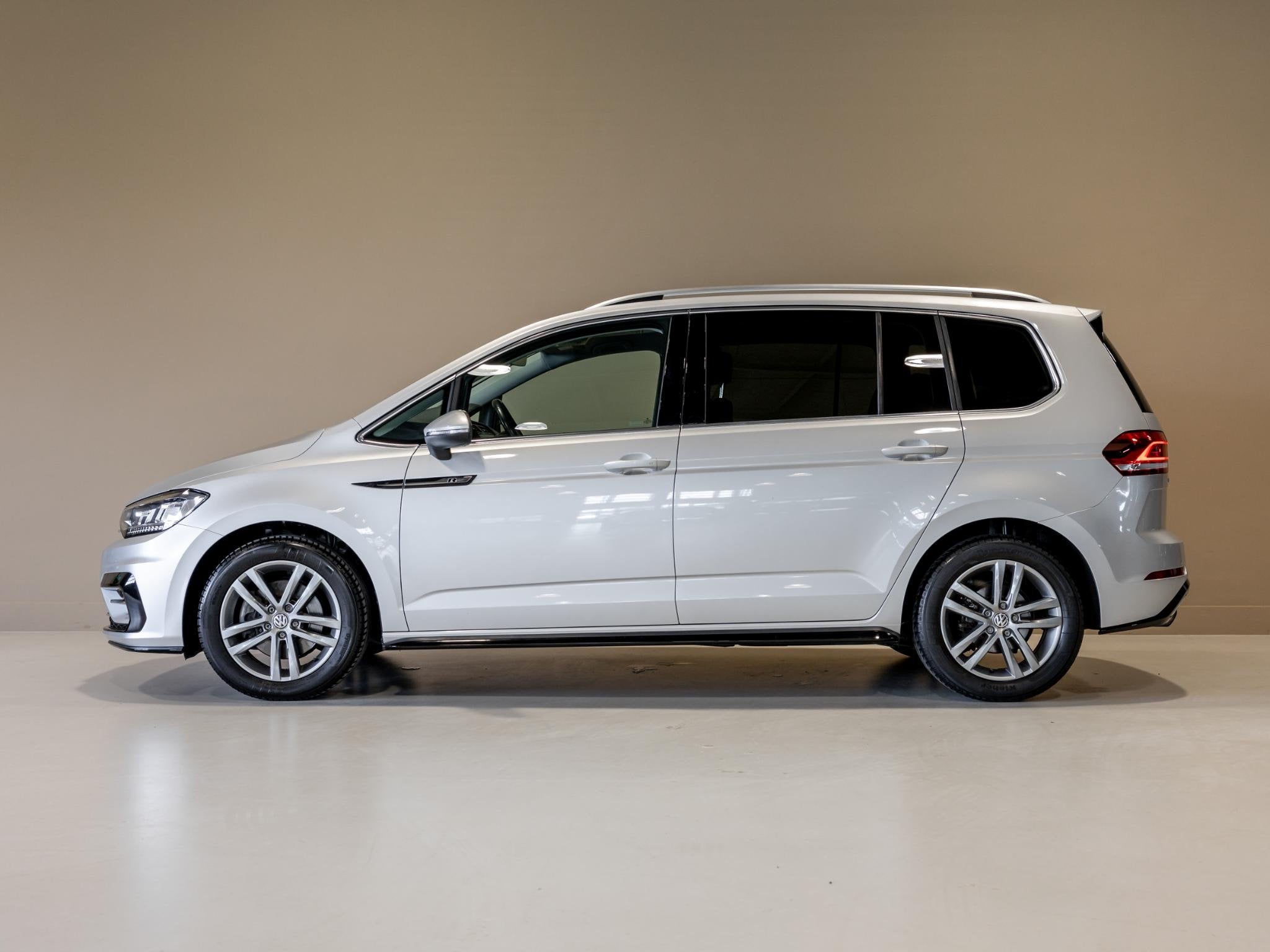 Volkswagen Touran 1.4 TSI Highline Edition R 7p 150pk / Trek, Auto's, Gebruikt, 4 cilinders, 7 stoelen, Automatische klimaatregeling