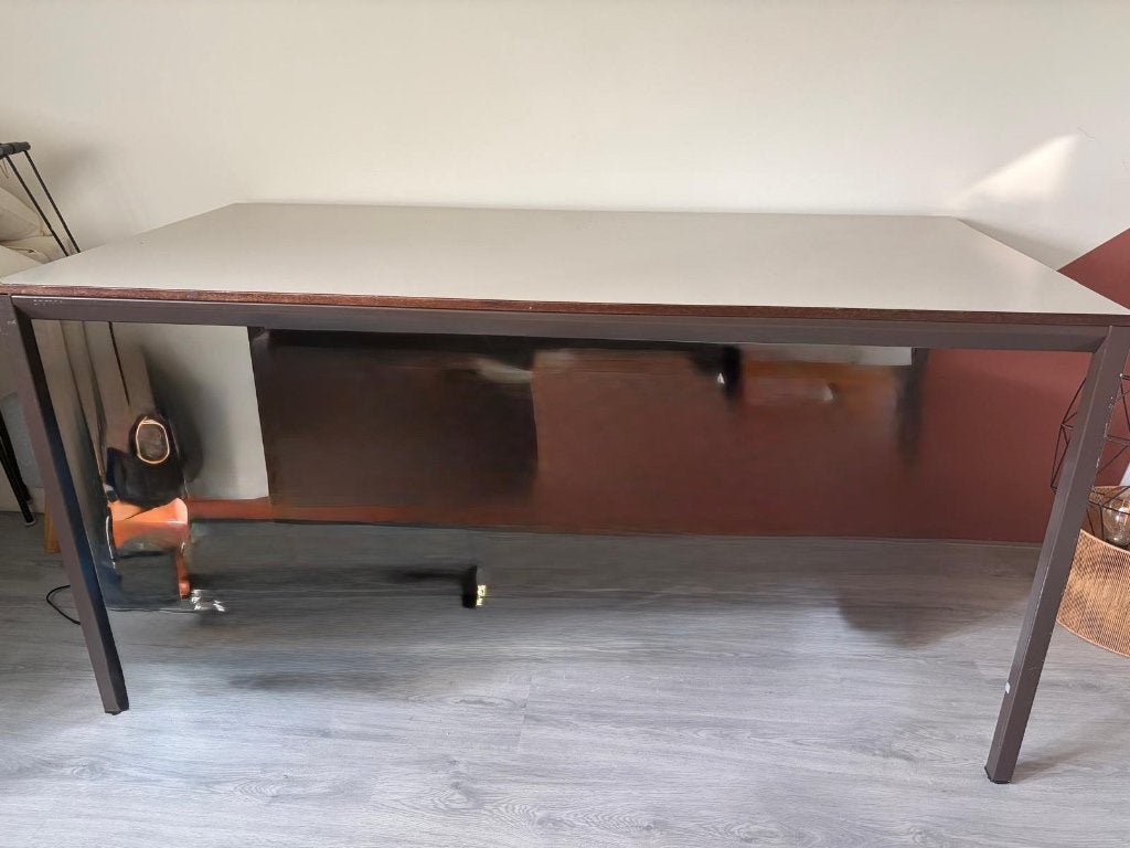 Werktafel of bureau; onvervoestbaar, stalen frame, Ophalen, Overige typen, Gebruikt, 150 cm