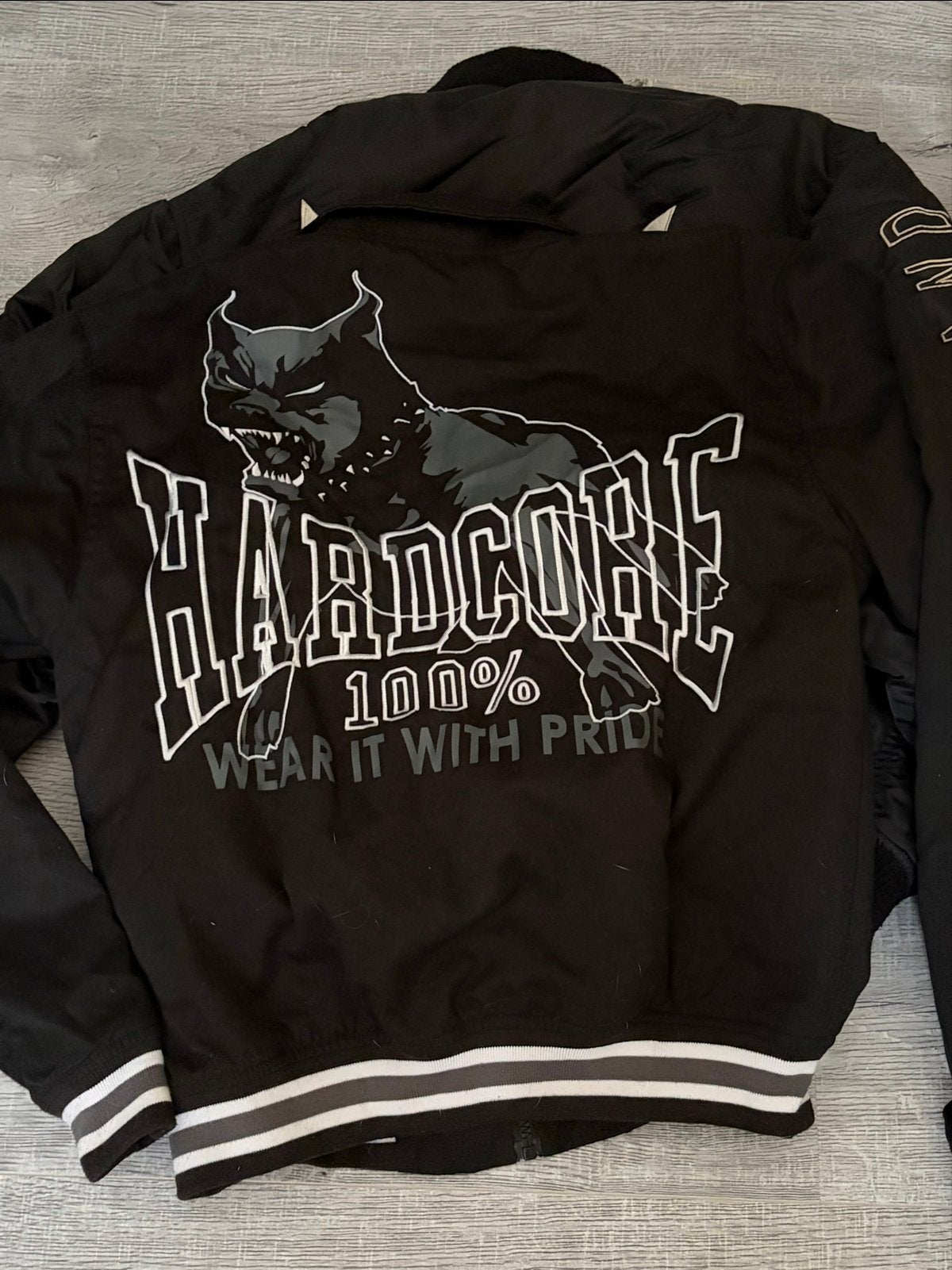 Hardcore 100% Wear It With Pride jack, Ophalen of Verzenden, Zo goed als nieuw, Overige maten, Zwart