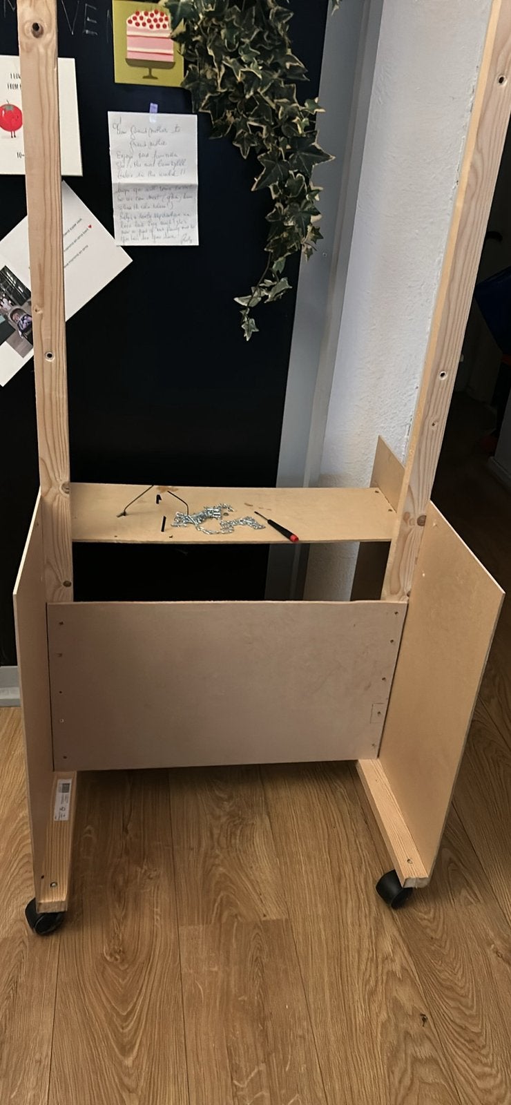 Gratis houten rekje op wielen, Ophalen, Minder dan 25 mm, Zo goed als nieuw, Pallet