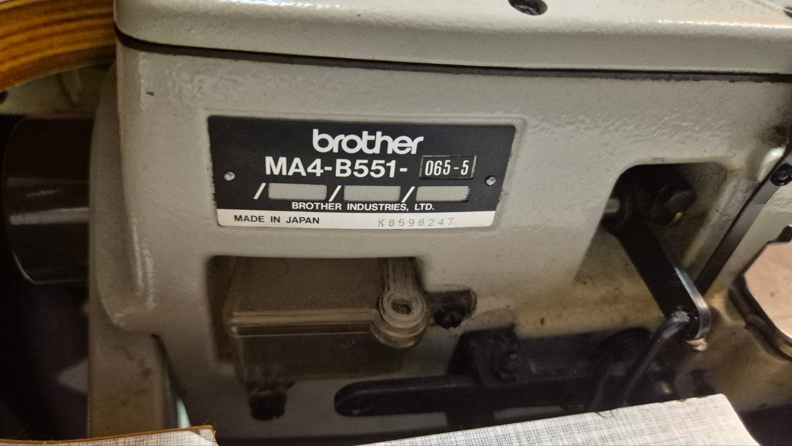 Brother MA4-B551 (065-5) Industriële Overlock sewing machine, Hobby en Vrije tijd, Ophalen, Nieuw, Lockmachine, Industrieel