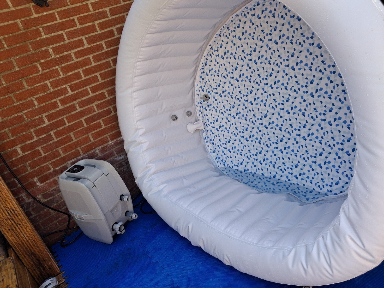 Opblaasbare jacuzzi met afdekzeil, compleet en schoon, Ophalen, Gebruikt, Afdekzeil, Opblaasbaar