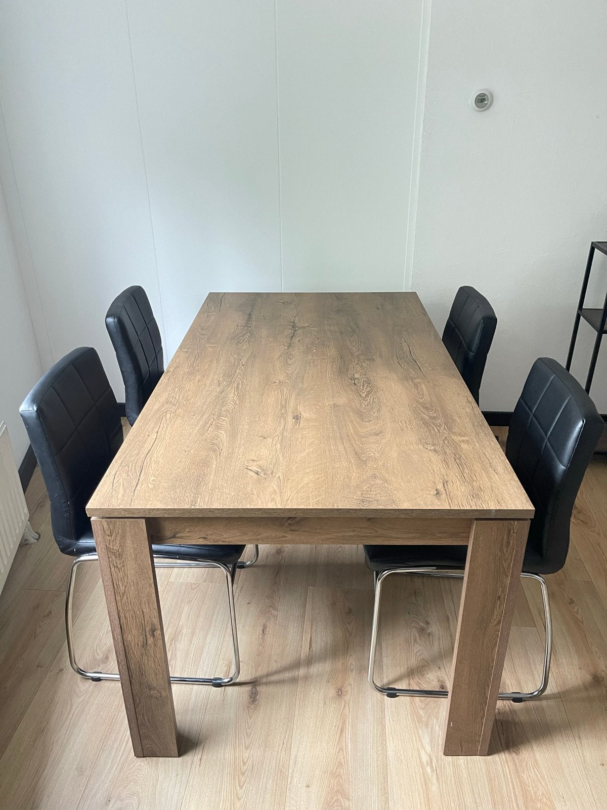 Jysk Vedde eettafel 90x160 met 4 Jysk Hammel stoelen, Ophalen, 50 tot 100 cm, Zo goed als nieuw, 150 tot 200 cm