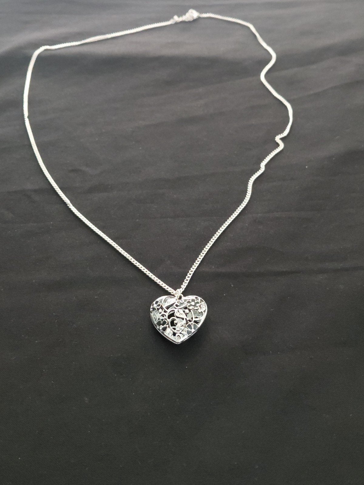 Ketting zilverkleurig met Hart Hanger Nieuw, Sieraden, Tassen en Uiterlijk, Ophalen, Met hanger, Nieuw, Zilver