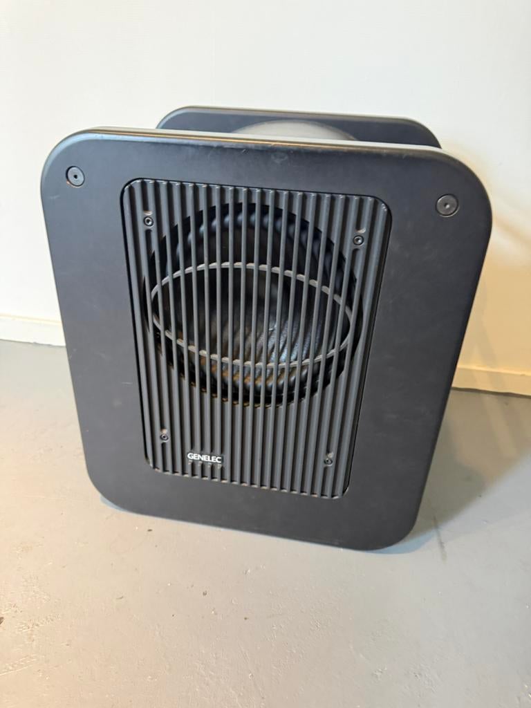 Dit is een Genelec 7060B, Overige merken, Subwoofer, Ophalen of Verzenden, Zo goed als nieuw