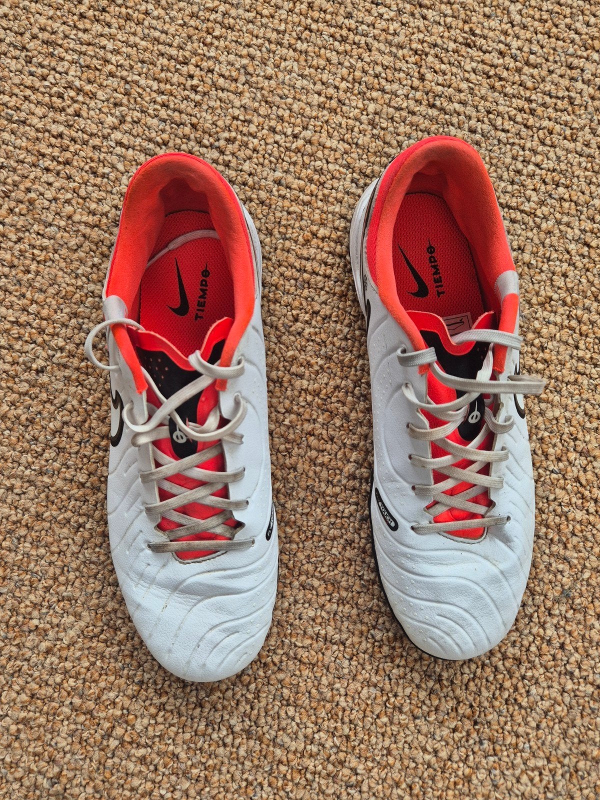 Nike Tiempo voetbalschoenen maat 44 voor kunstgras, Sport en Fitness, Ophalen of Verzenden, Zo goed als nieuw, Schoenen