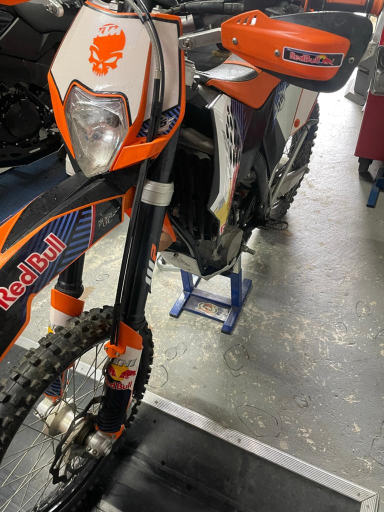 Ktm 530 exc met heel weinig km, Particulier, Enduro