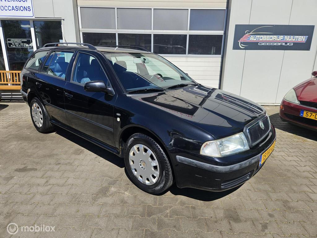 Skoda Octavia Combi 1.6 Ambiente CLIMA..TREKHAAK, Voorwielaandrijving, 1195 kg, Gebruikt, 4 cilinders