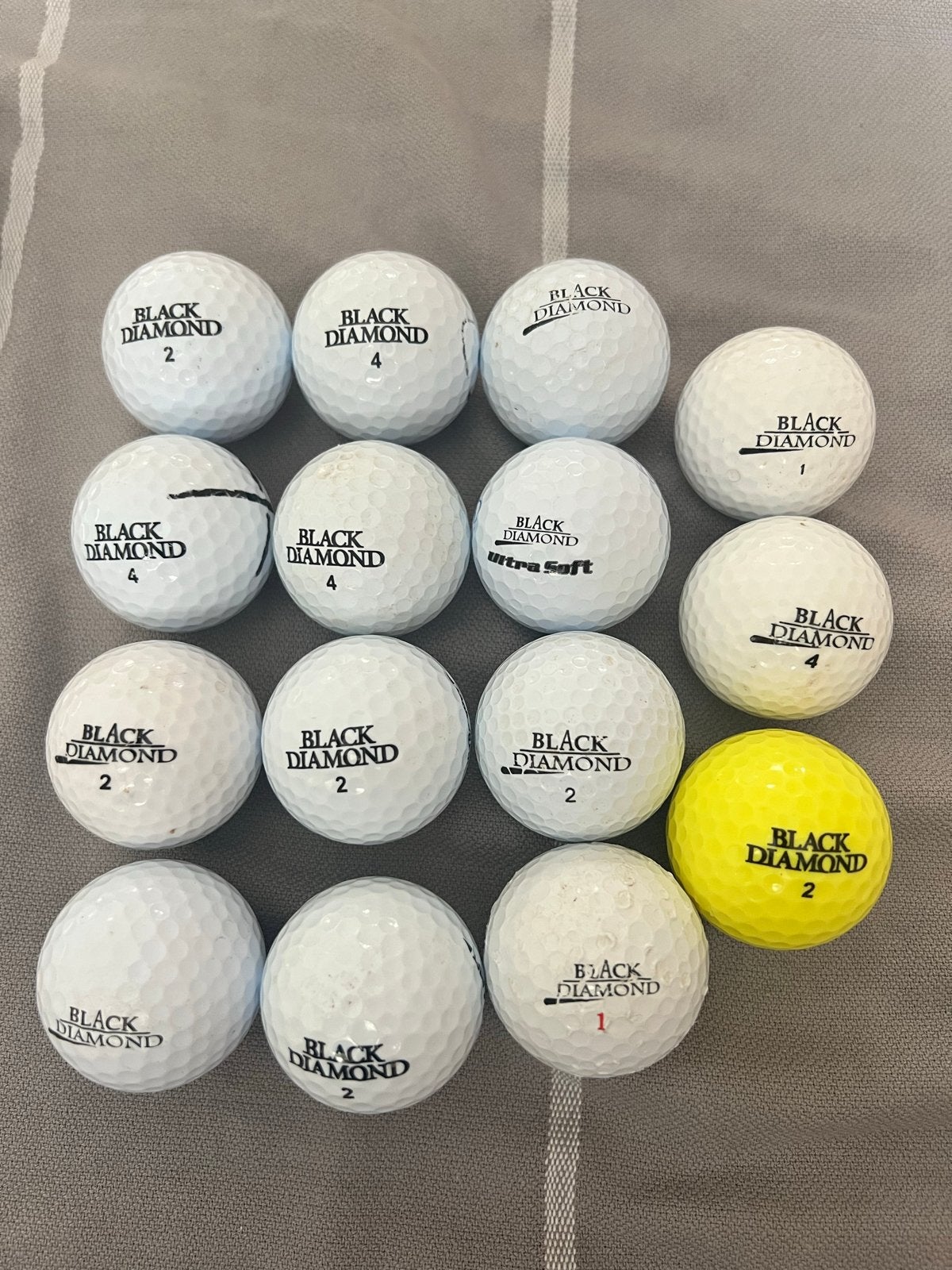 15 Black Diamond golfballen - Gebruikt, Sport en Fitness, Golf, Ophalen of Verzenden, Gebruikt, Bal(len), Overige merken