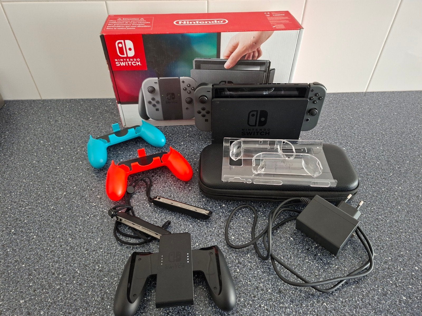 Te koop nintendo switch met accessoires., Ophalen of Verzenden, Zo goed als nieuw, Met 2 controllers, Switch Original