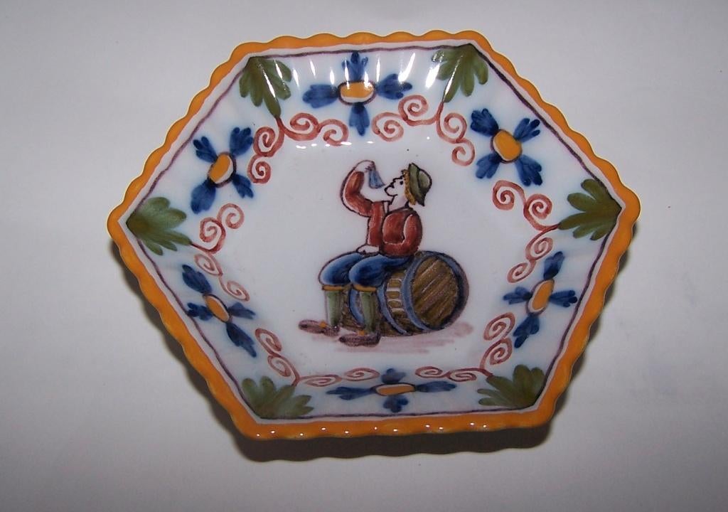 Antiek handgeschilderd Makkum schaaltje. Nwst., Antiek en Kunst, Ophalen of Verzenden