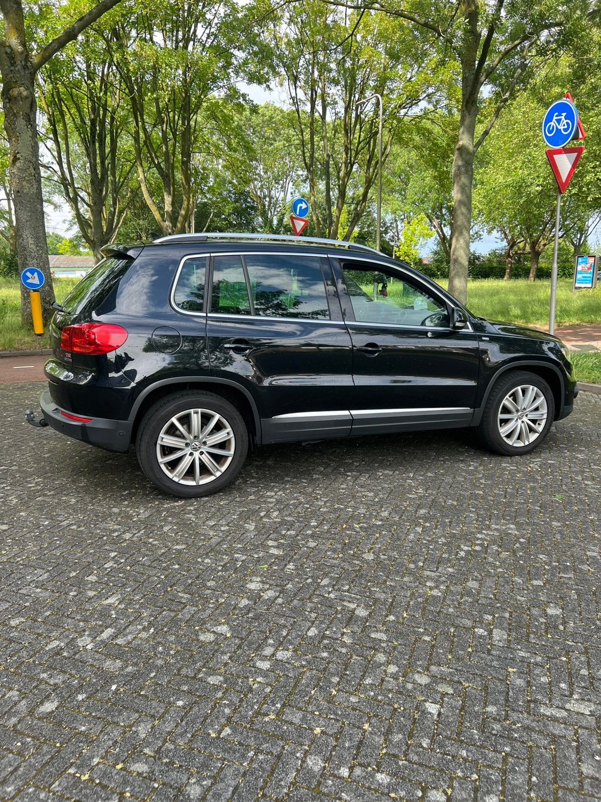 Volkswagen Tiguan Automaat TSI Sport & Style Panoramadak, Stof, 1800 kg, Zwart, 4 cilinders