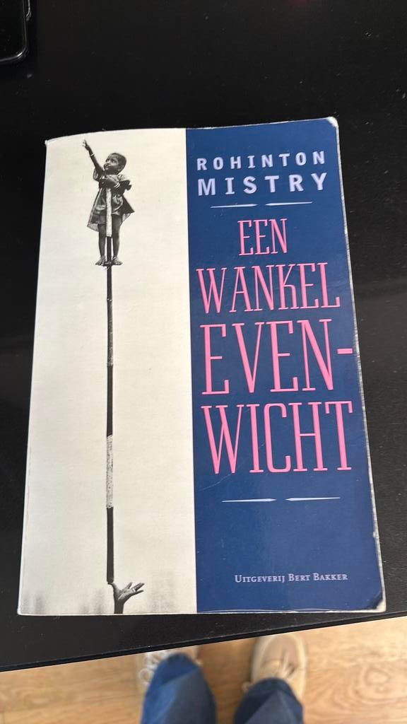 R. Mistry - Een wankel evenwicht, Ophalen of Verzenden, Zo goed als nieuw, R. Mistry