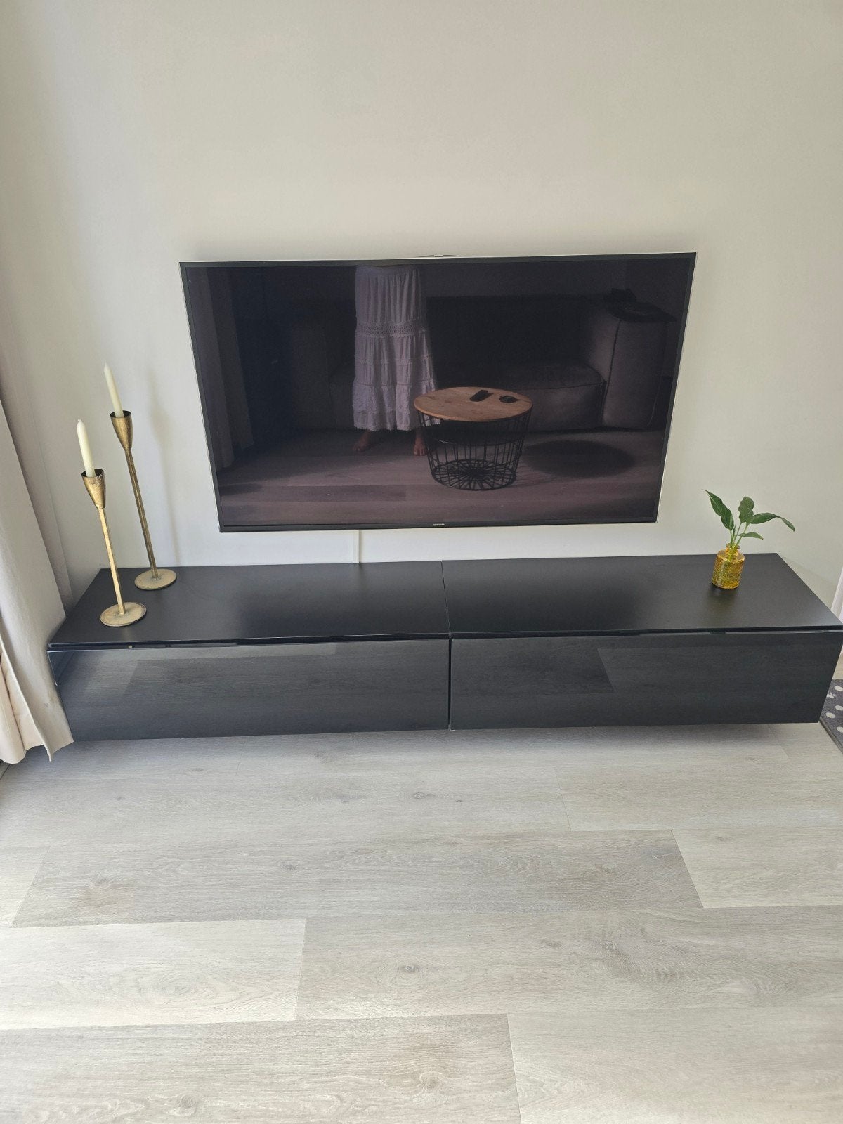 Twee zwevende moderne zwarte televisiekastjes., Ophalen, Zo goed als nieuw, Minder dan 100 cm, 25 tot 50 cm