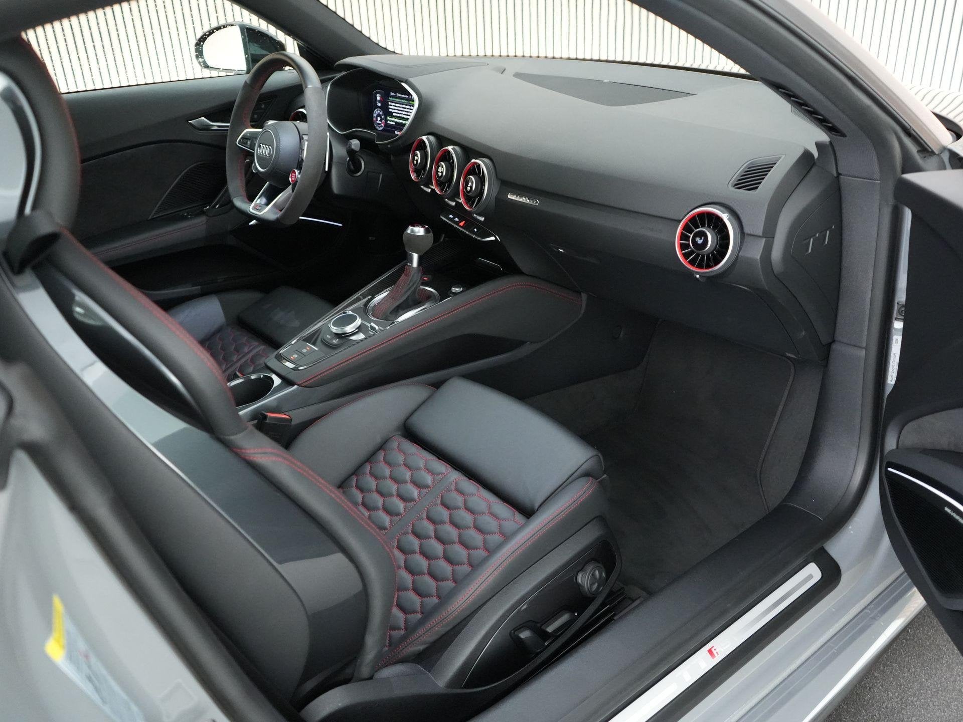 Audi TT RS 2.5 400pk RS TFSI quattro |stage1|RS- seats|RS-sp, Auto's, Audi, Automaat, Gebruikt, 4 stoelen, Leder