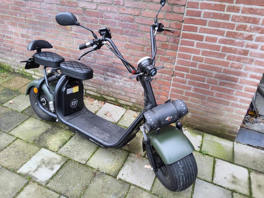 E-scooter met kenteken - Zo goed als nieuw, Fietsen en Brommers, Steps, Ophalen of Verzenden, Zo goed als nieuw, Elektrische step (E-scooter)