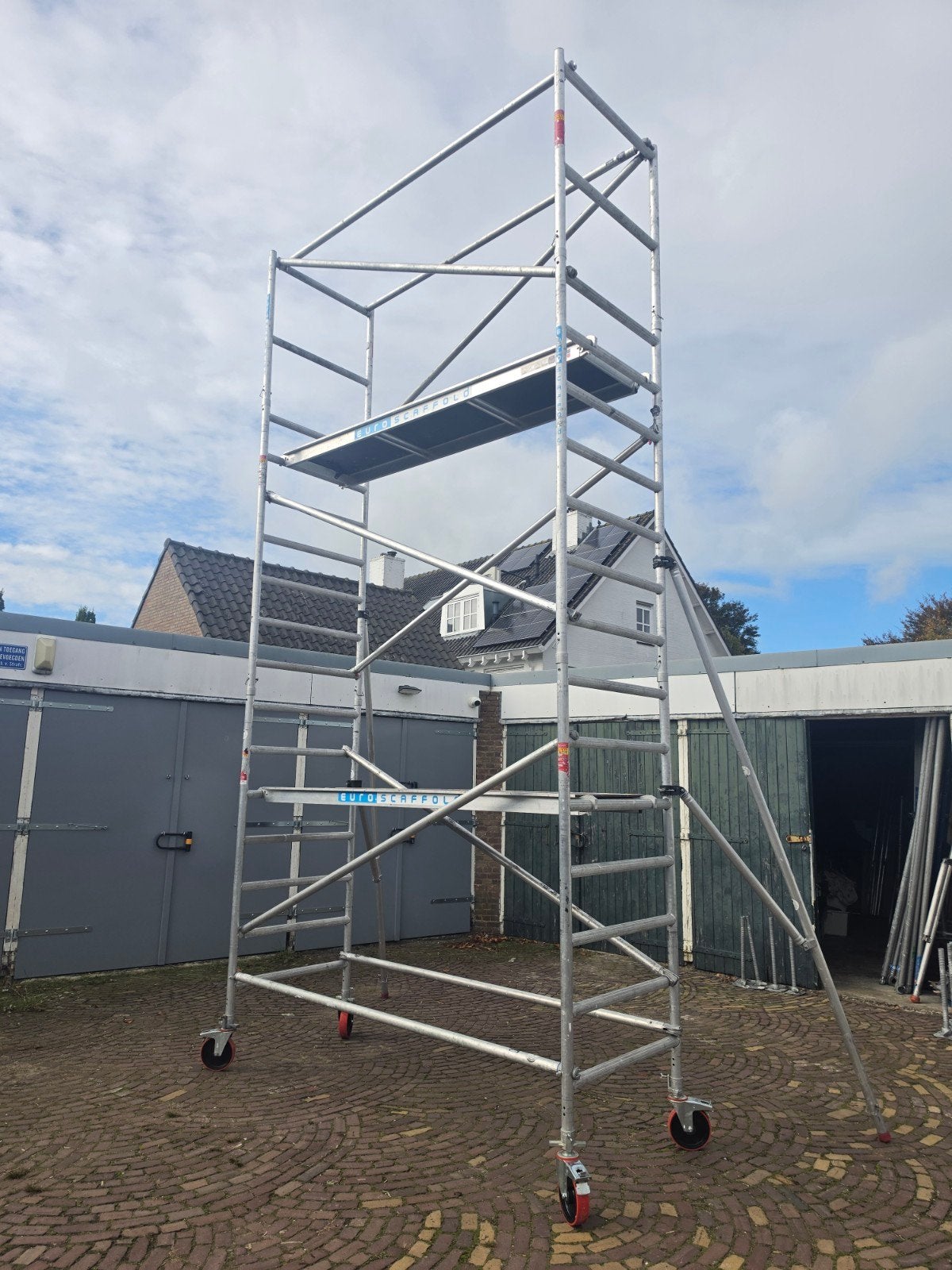 Rolsteiger 250 breed x 90 diep en platformhoogte 420, Doe-het-zelf en Verbouw, Ophalen, Gebruikt, Rolsteiger of Kamersteiger, 5 meter of hoger