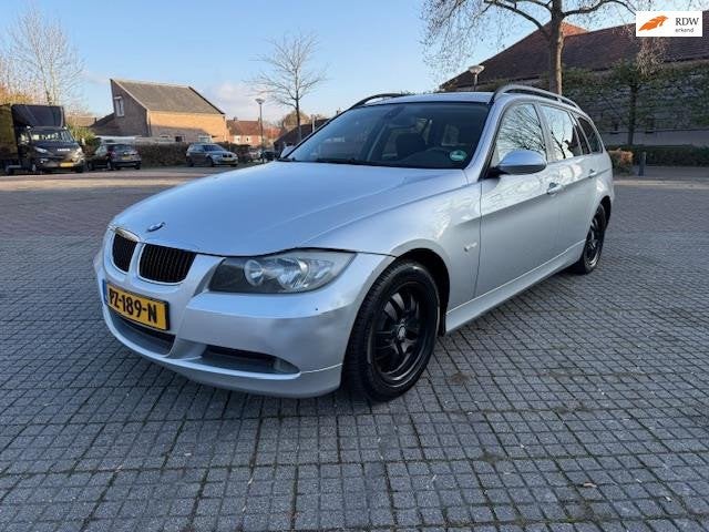 BMW 3-serie Touring 318i, Auto's, 13 km/l, Zwart, 4 cilinders, 129 pk