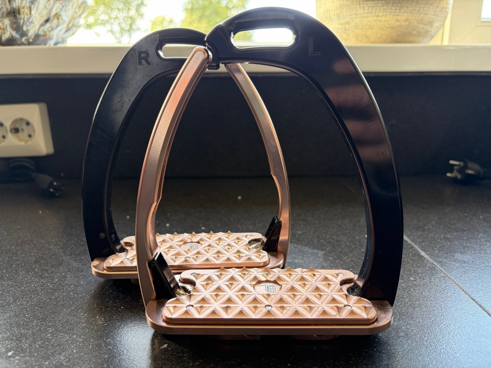 Tech Stirrup beugels Venice zwart/goud veiligheidbeugels, Ophalen of Verzenden, Nieuw
