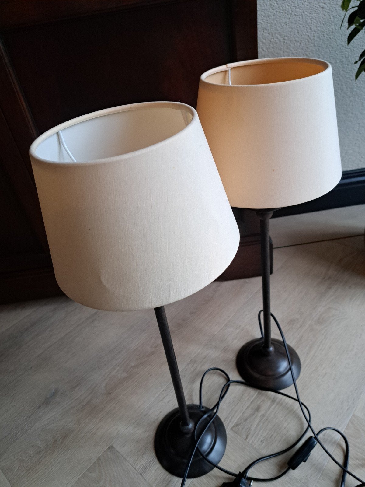 SCHEMERLAMPEN 2 STUKS BRUIN METALEN VOET, Bruin, Ophalen of Verzenden