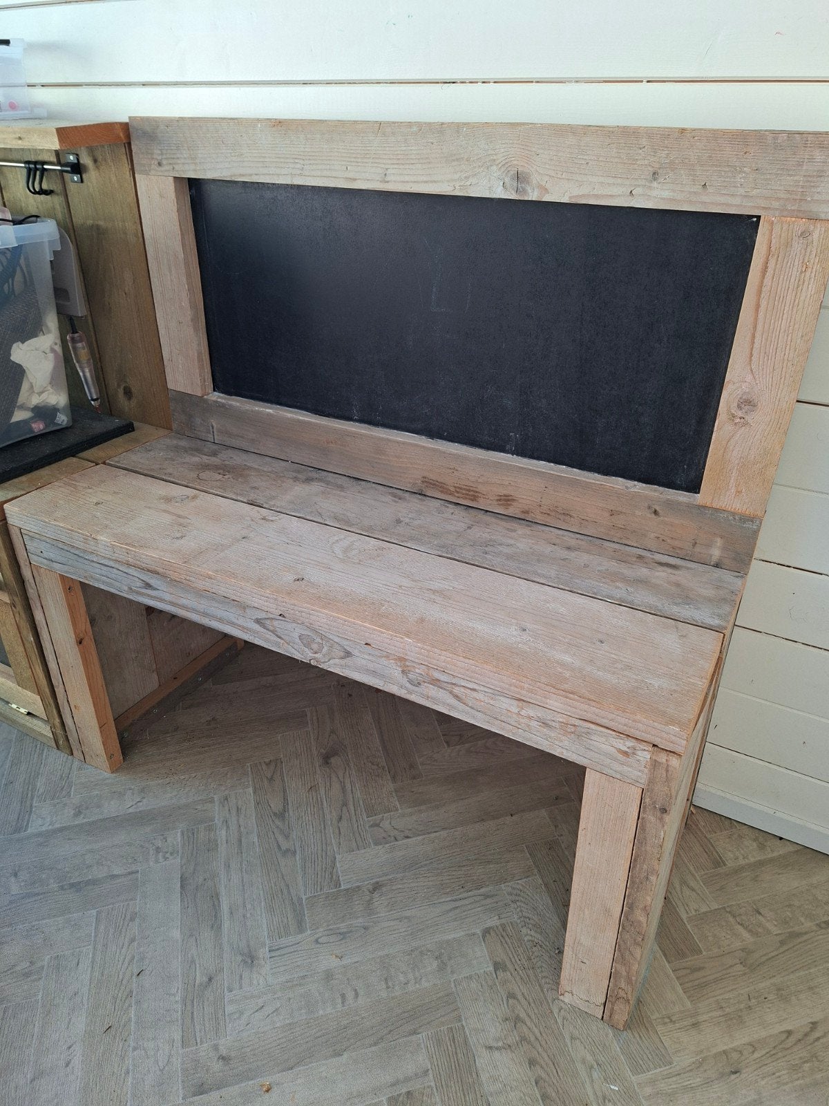 Steigerhouten bureau met krijtbord., Kinderen en Baby's, Speelgoed | Educatief en Creatief, Ophalen, Gebruikt, Bouwen