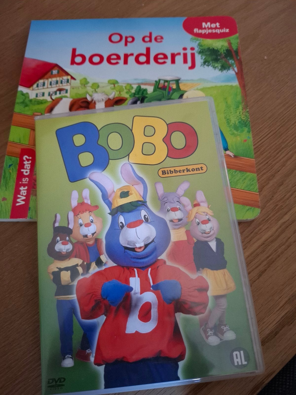 Boekje "Op de boerderij" en DVD Bobo Bibberkont, Gebruikt, Animatie, Verzenden, Alle leeftijden