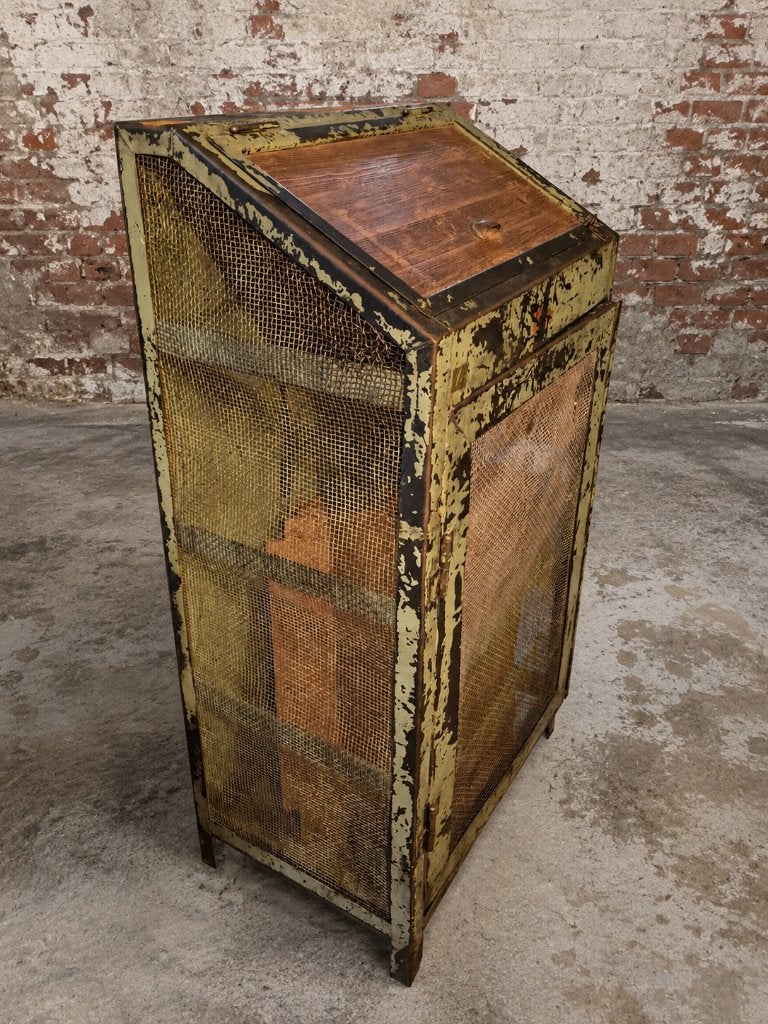 Vintage industrieel kast met lessenaarklep -gereedschapskast, Huis en Inrichting, Ophalen, Gebruikt, Met deur(en), 50 tot 100 cm