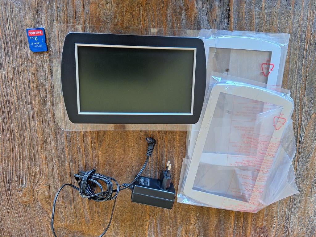 Digitaal fotolijstje DPF720 met 2GB SD-kaart, Ophalen of Verzenden, Zo goed als nieuw, 1 tot 2 GB, 8 tot 12 inch